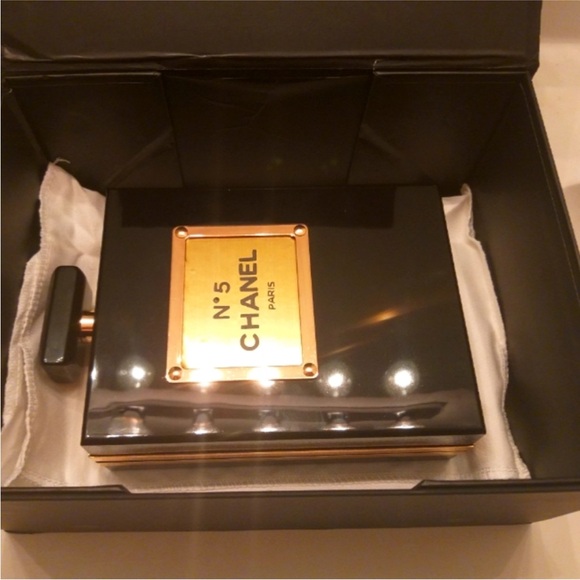 Just to share!!!!GORGEOUS COLLECTORS HANDBAG. - Picture 10 of 12